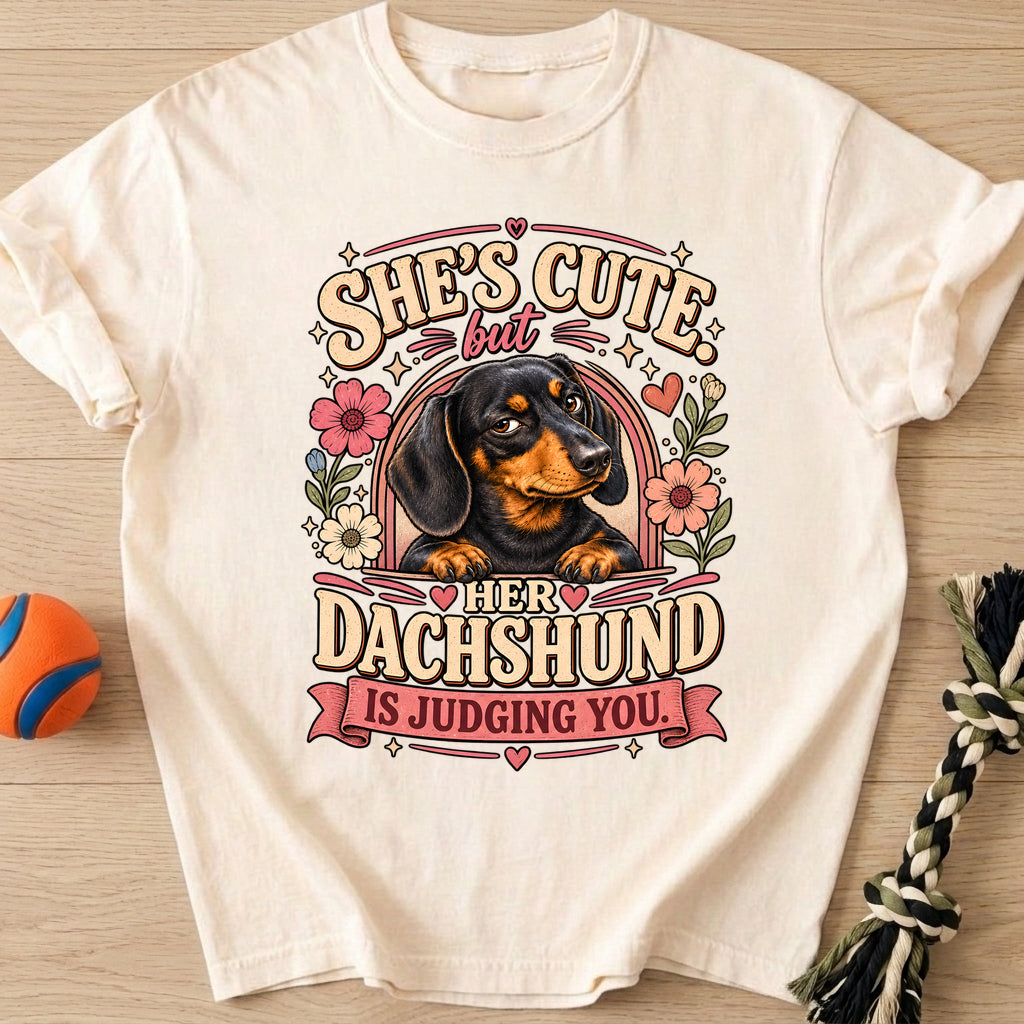 Doxie Judge T-Shirt – Ivory t-shirt