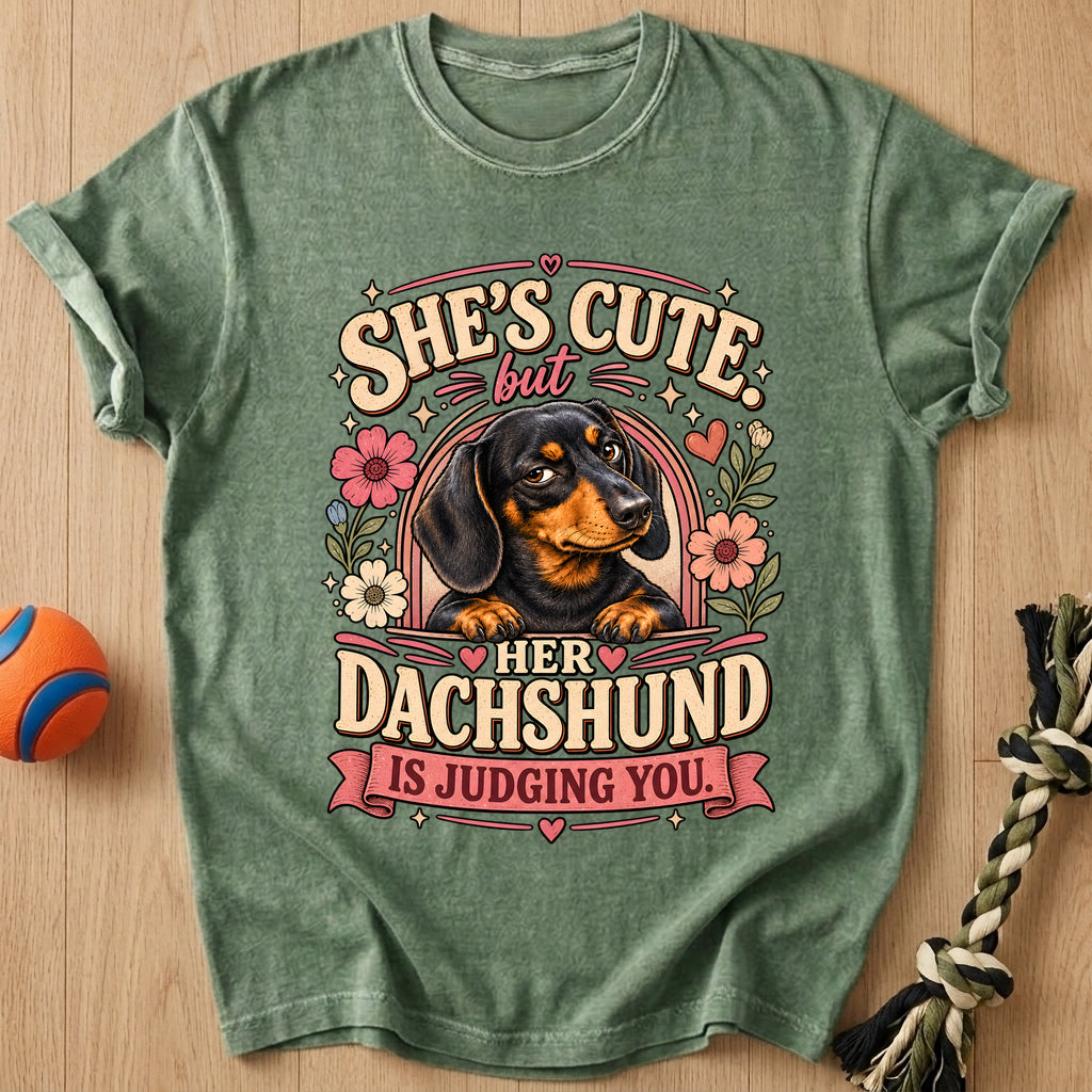 Doxie Judge T-Shirt – Moss t-shirt
