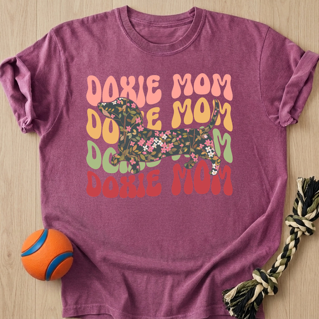 Doxie Mom T-Shirt – Berry t-shirt