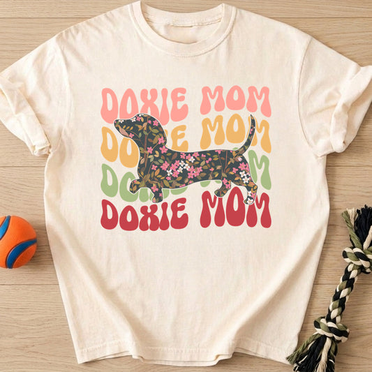 Doxie Mom T-Shirt – Ivory t-shirt