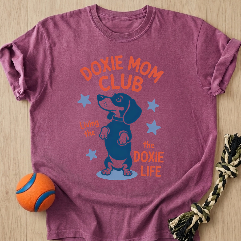 Doxie Mom Club T-Shirt – Berry t-shirt
