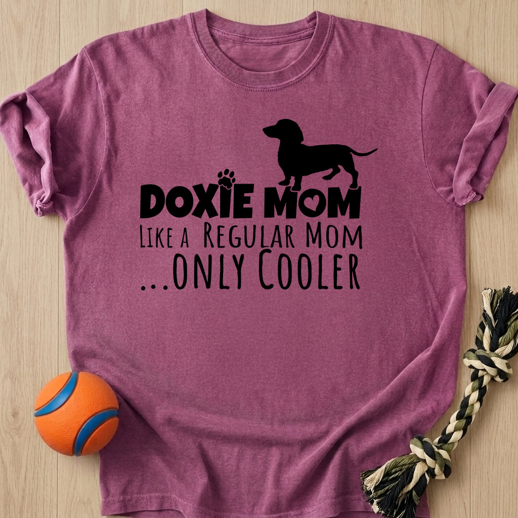 Cooler Mom T-Shirt – Berry t-shirt